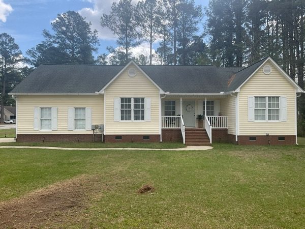 house exterior with beige siding Preview Image 4