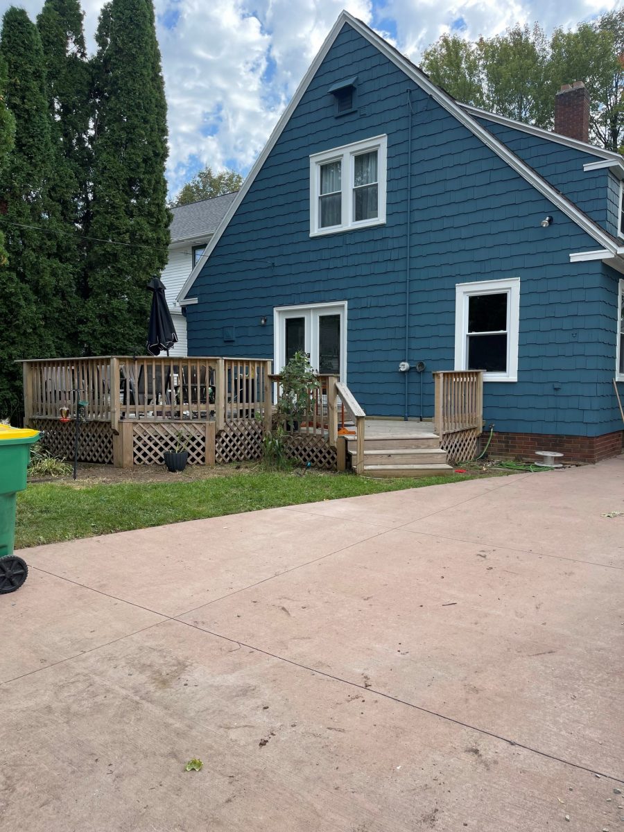 blue solid stain on home in green bay Preview Image 1