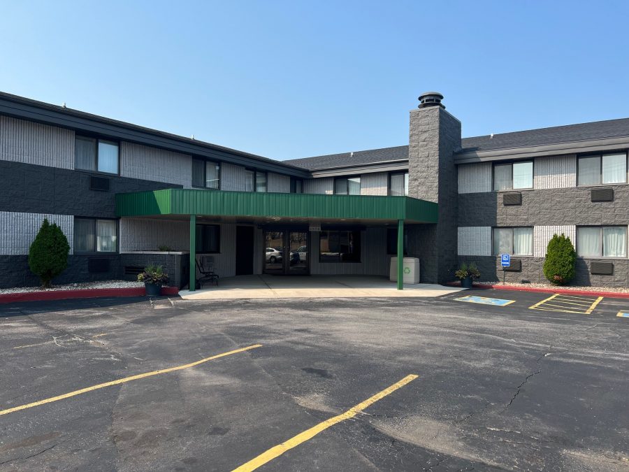 Quality Inn Exterior Painting Preview Image 2