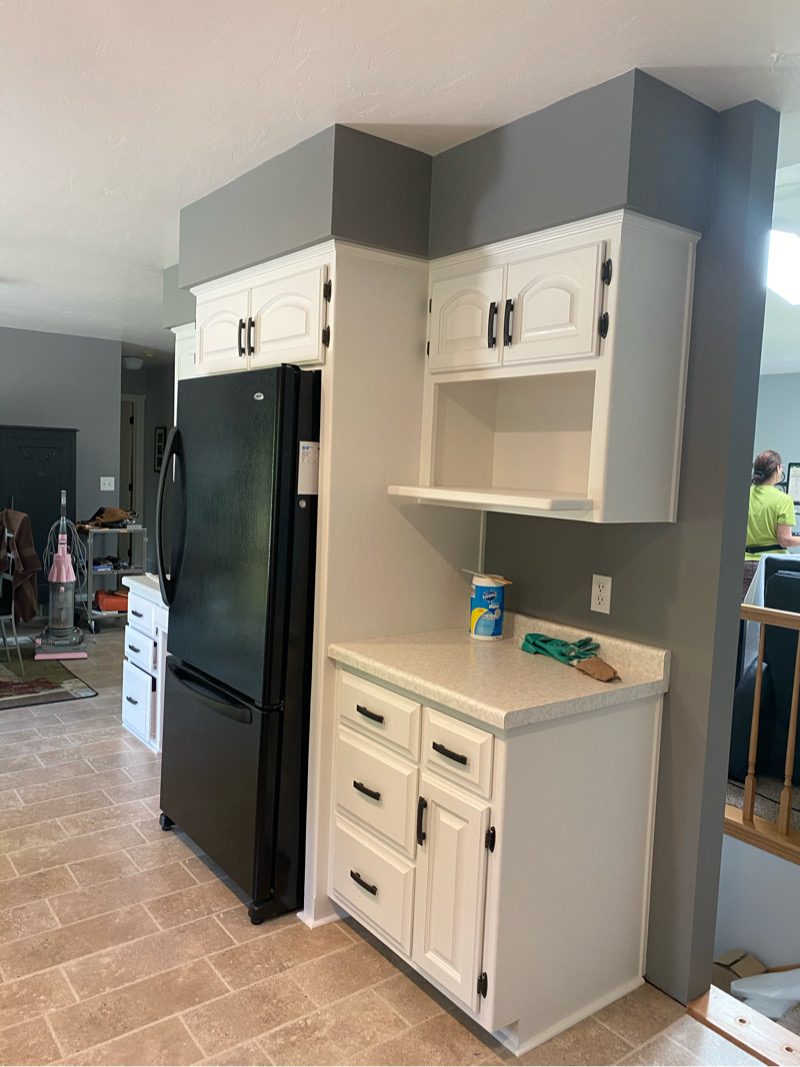 White kitchen cabinets Preview Image 4