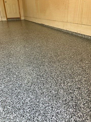 Close Up Garage Preview Image 2