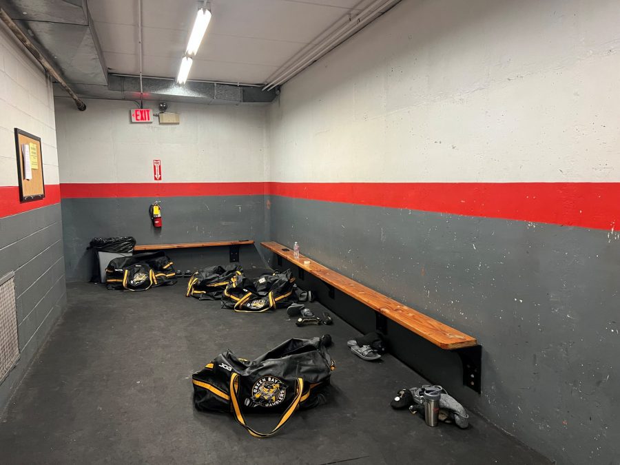 locker room with damaged paint Preview Image 10