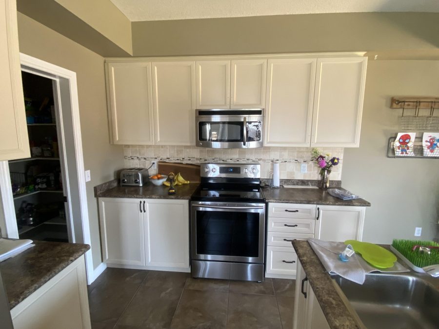 Kitchen Cabinet w/ Granite Countertops
