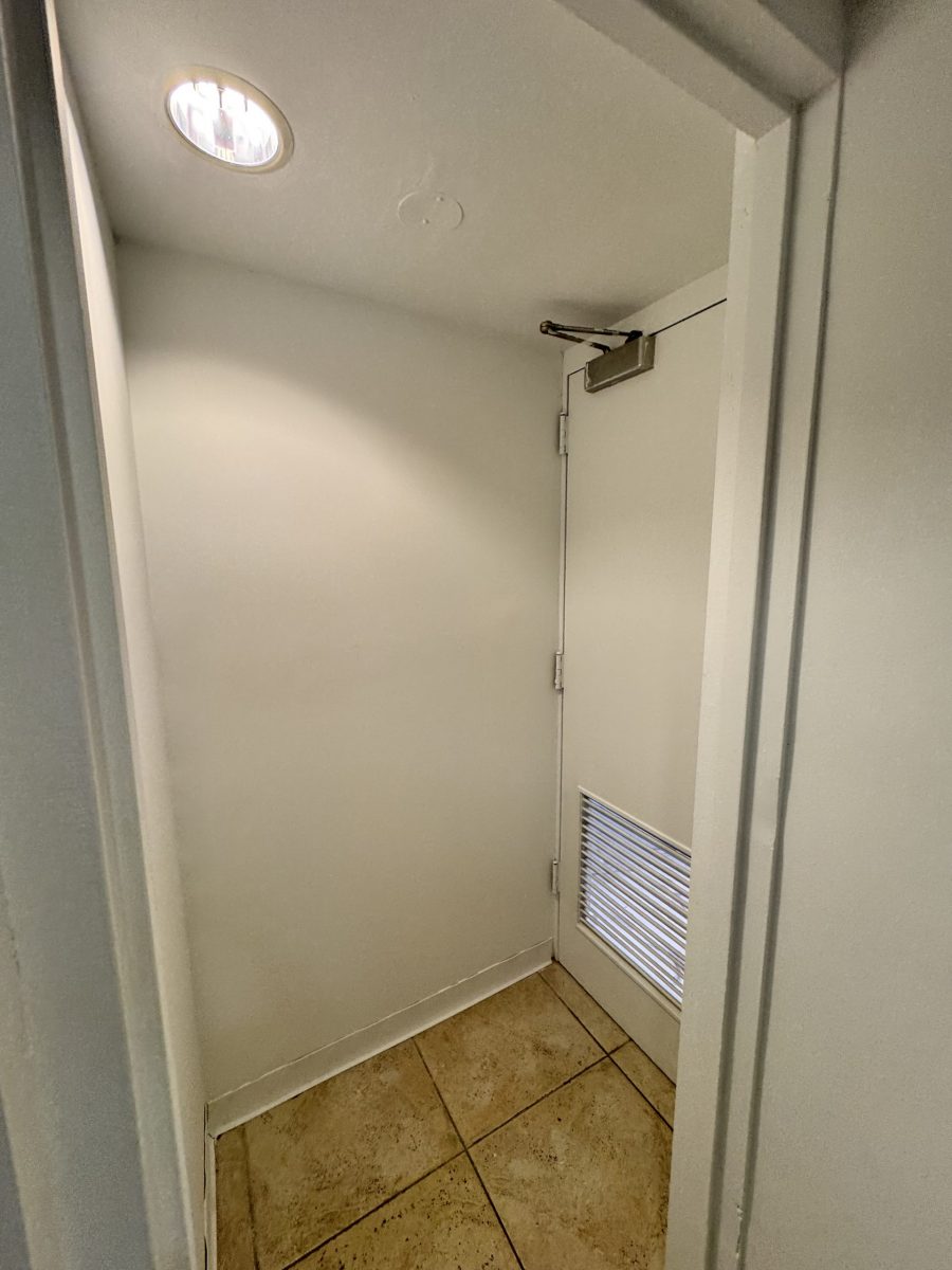 temple bathroom interior after repaint Preview Image 9