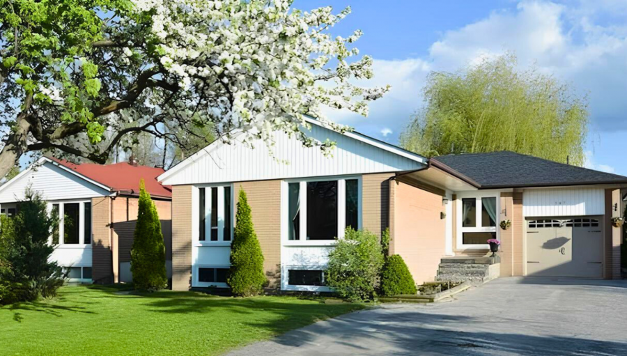 Single-Story Exterior in North York