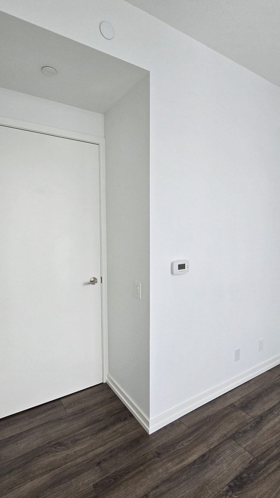 white painted interior walls Preview Image 7