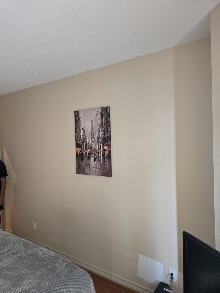 bedroom with off white walls Preview Image 12