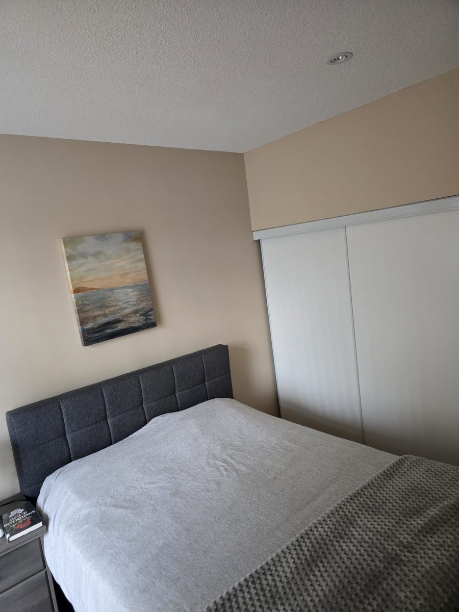 bedroom with off white walls Preview Image 10