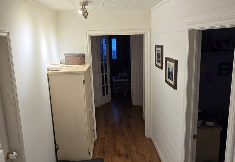 home interior before paint refresh