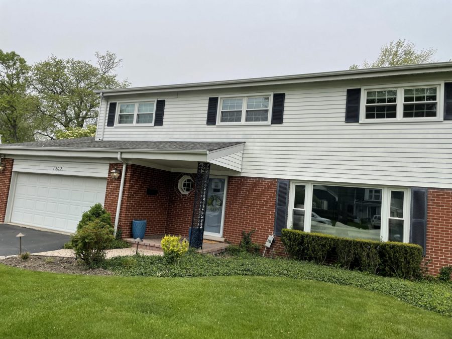 before painting of brick and siding home in glenview, il Preview Image 2