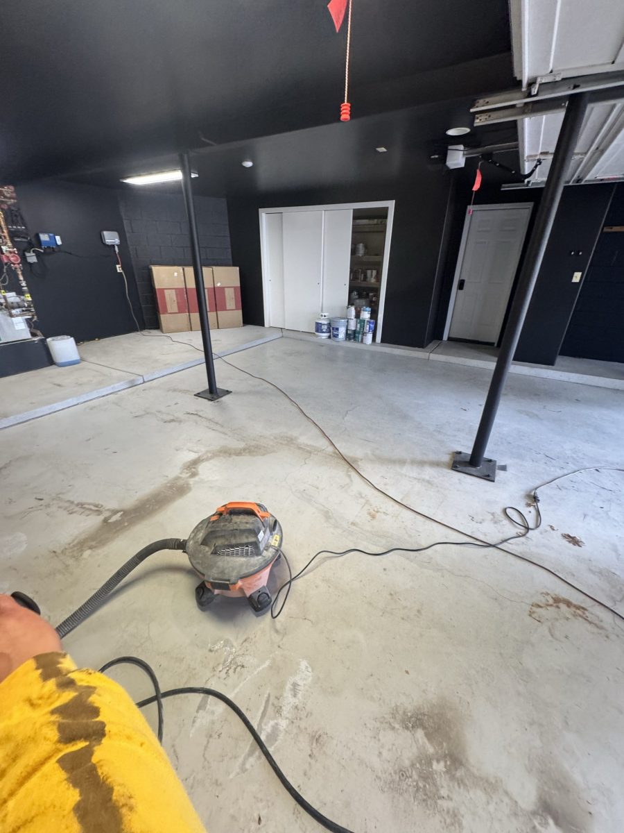 garage with unfinished floor Preview Image 15