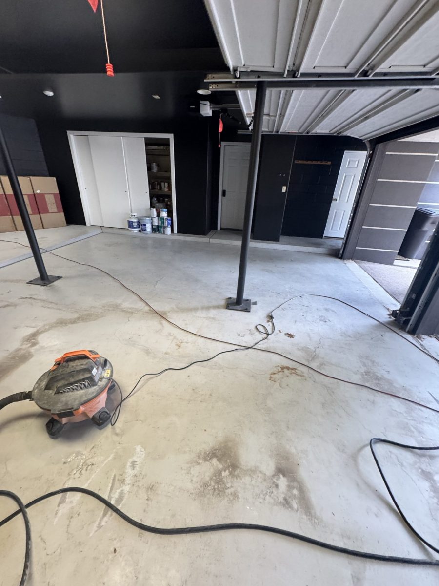 garage with unfinished floor Preview Image 17