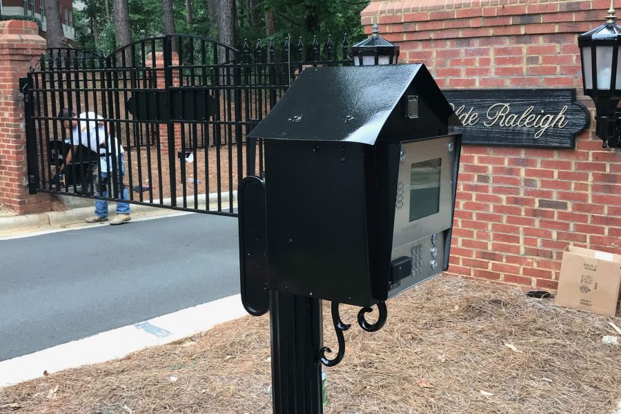 Olde Raleigh Gated Painted Gate Preview Image 1