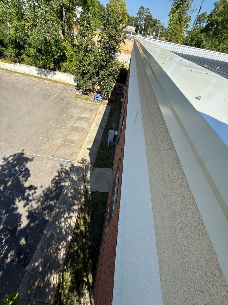 roof of stucco and brick commercial building Preview Image 2