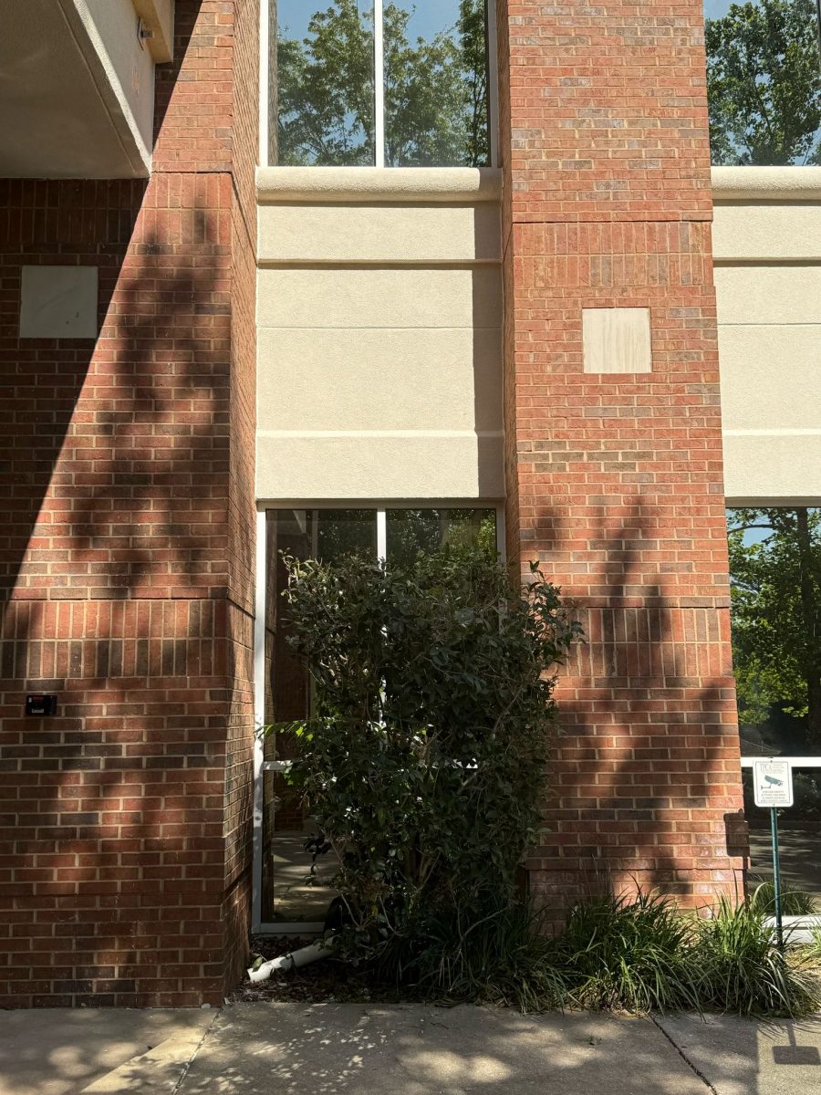 exterior of stucco and brick commercial building Preview Image 1