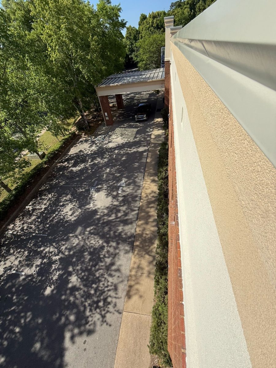 roof of stucco and brick commercial building Preview Image 3