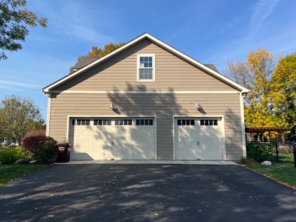 garage side of house with beige siding Preview Image 8