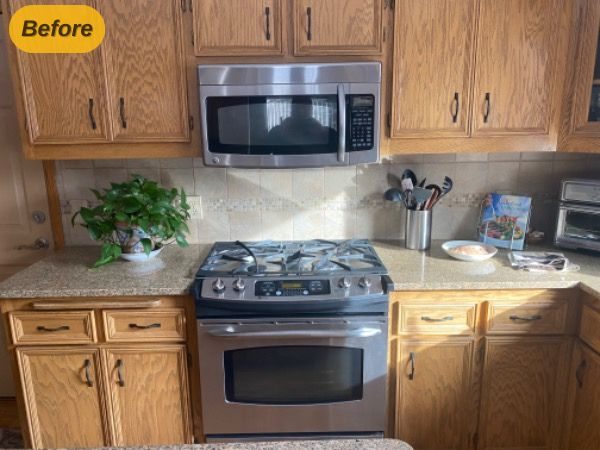 kitchen with oak cabinets Preview Image 1