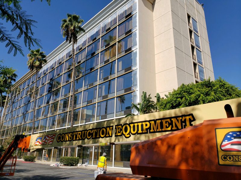 boom lift in front of hotel Preview Image 3