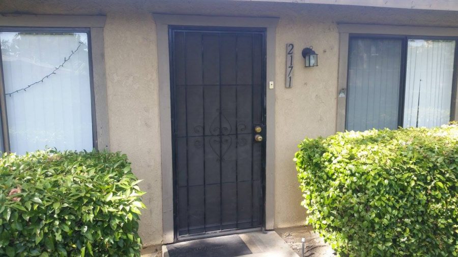 front door at apartment building Preview Image 7