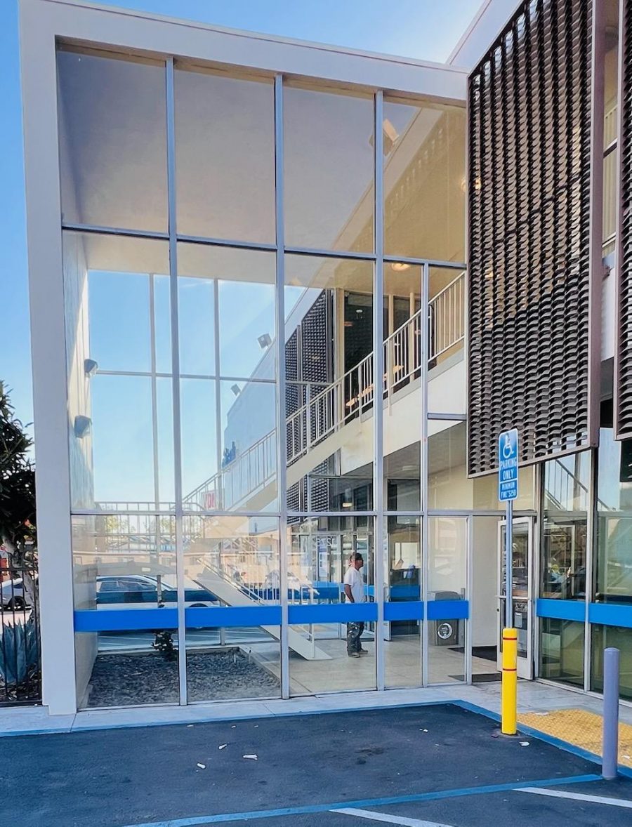 Citibank stairwell viewed from sidewalk Preview Image 2