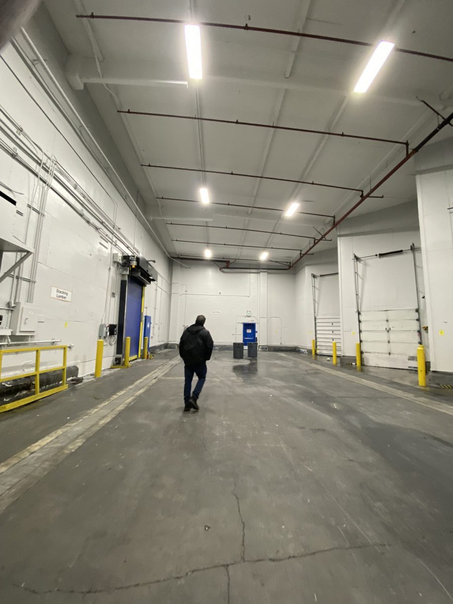 people in warehouse Preview Image 4