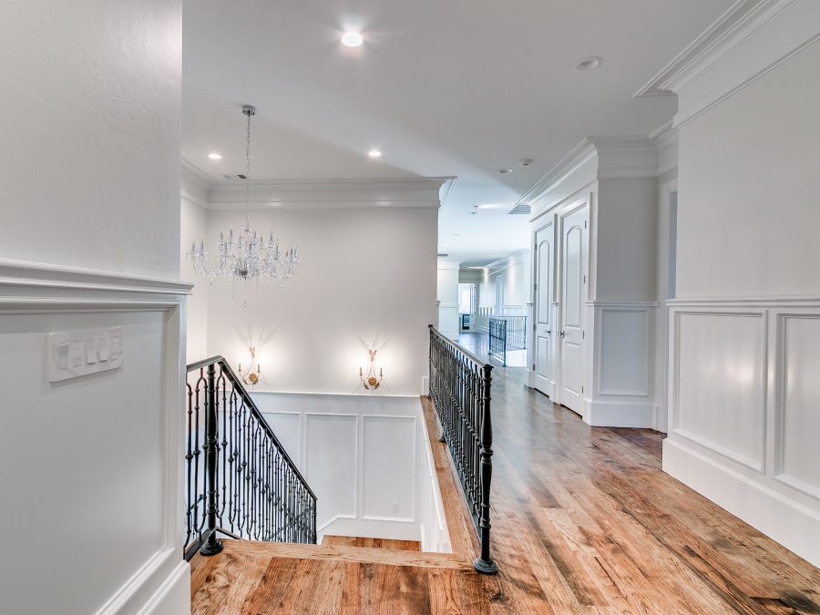 white wall and luxurious accents Preview Image 1