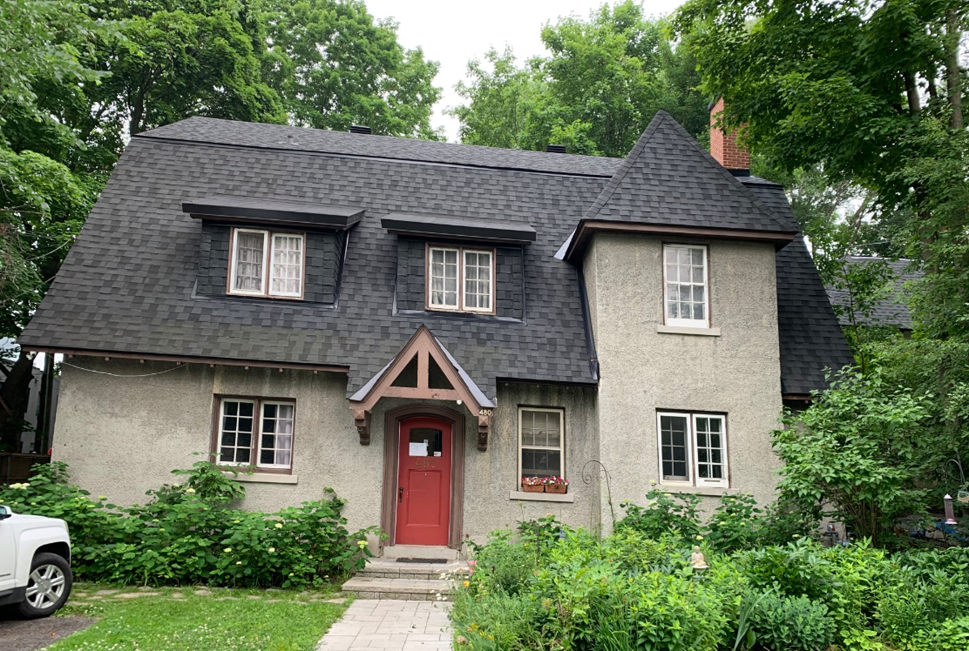 Stucco Exterior in Manor Park, Ottawa Before