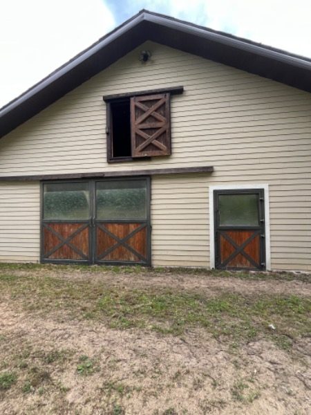 exterior of horse barn Preview Image 6