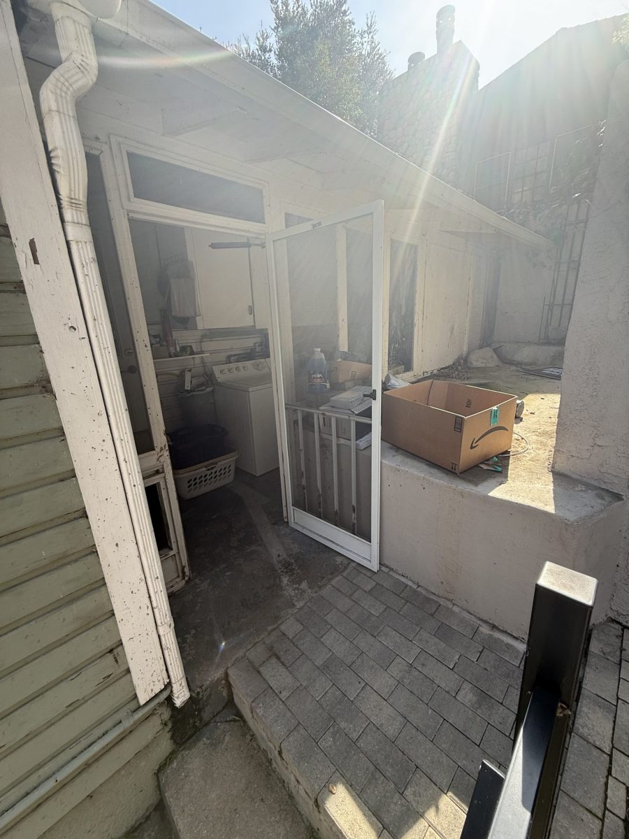 house exterior siding with damaged paint Preview Image 24