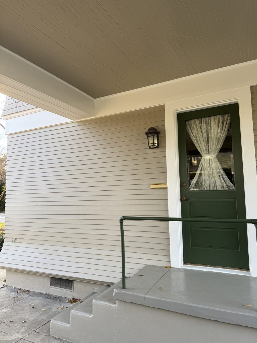 front door and stoop on house eterior Preview Image 3