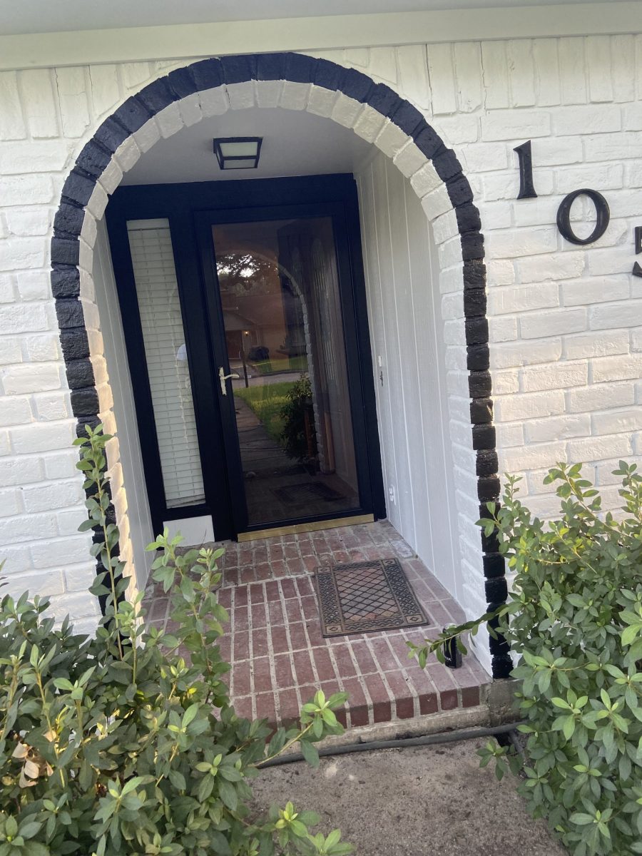 brick entry way white and black painting Preview Image 1