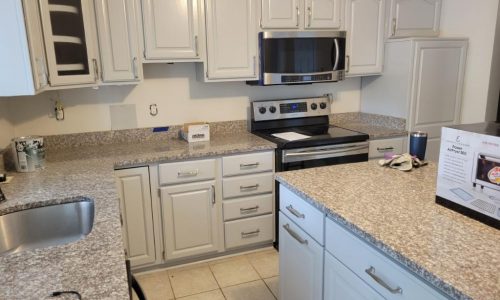 Cabinet, wall and counter colors that work together