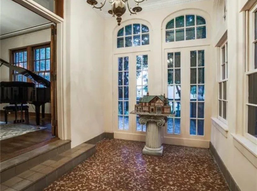 white room with floor to ceiling windows Preview Image 5