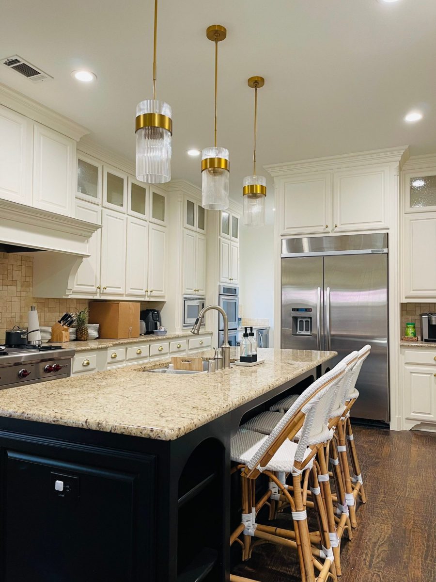 kitchen with large island counte Preview Image 6