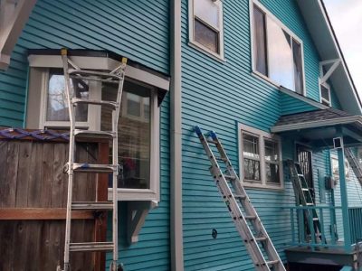 kenton home after paint job turquoise