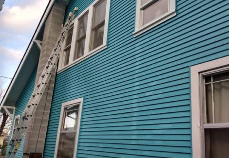 kenton home after paint job turquoise