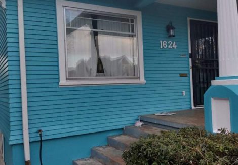 kenton home after paint job turquoise