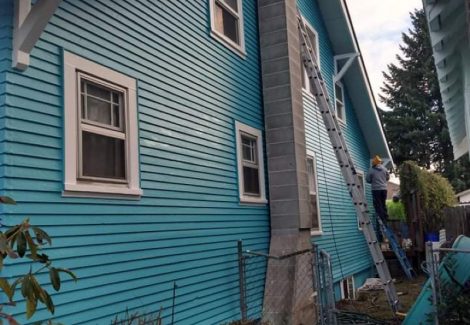 kenton home after paint job turquoise