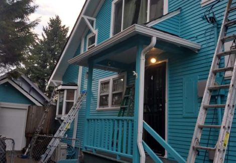 kenton home after paint job turquoise