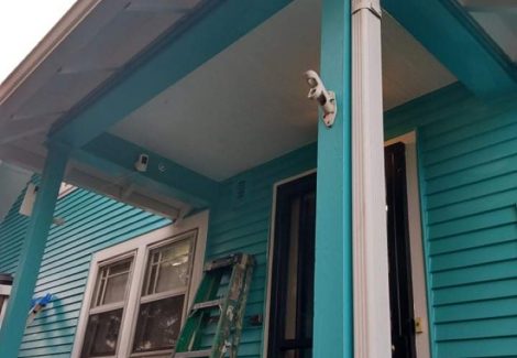 kenton home after paint job turquoise