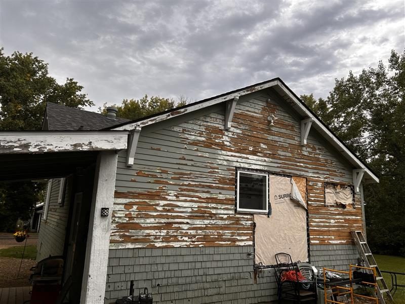 house exterior with damaged paint Preview Image 4