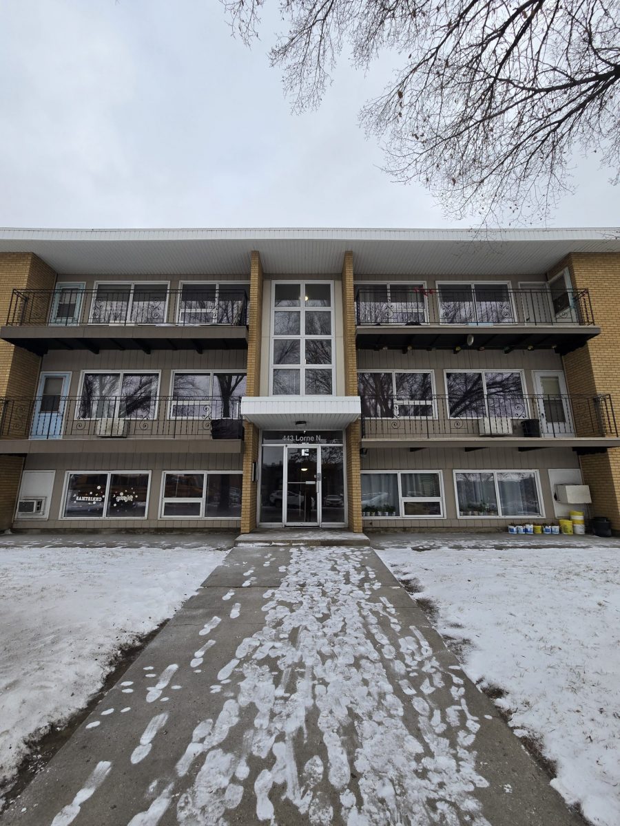 apartment exterior before repaint Preview Image 3