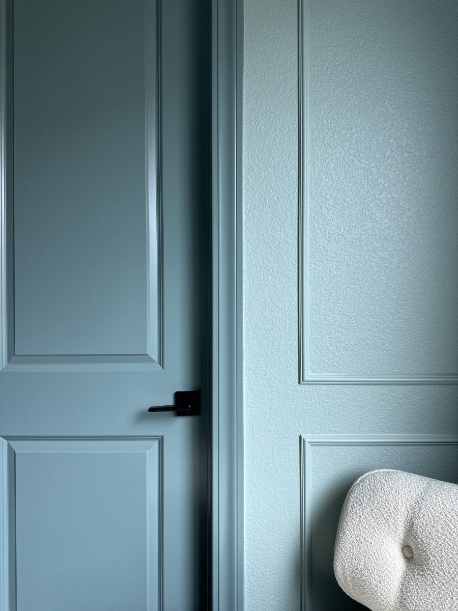 textured wall finish painted in blue. Preview Image 1