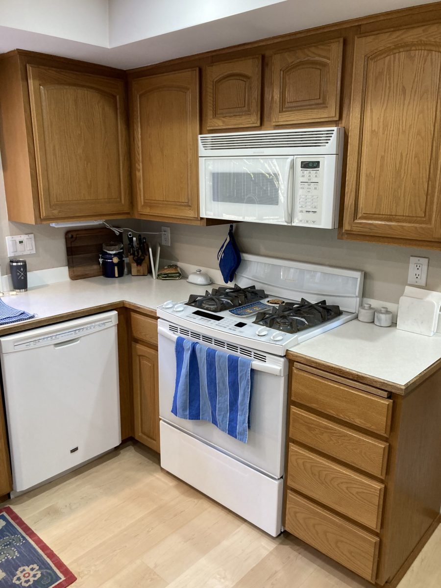 home kitchen with stained wood cabinets Preview Image 7