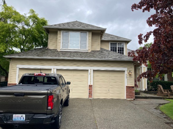 front exterior of home and garage doors Preview Image 2