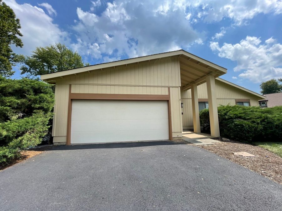 Garage View of Wood Siding Preview Image 3