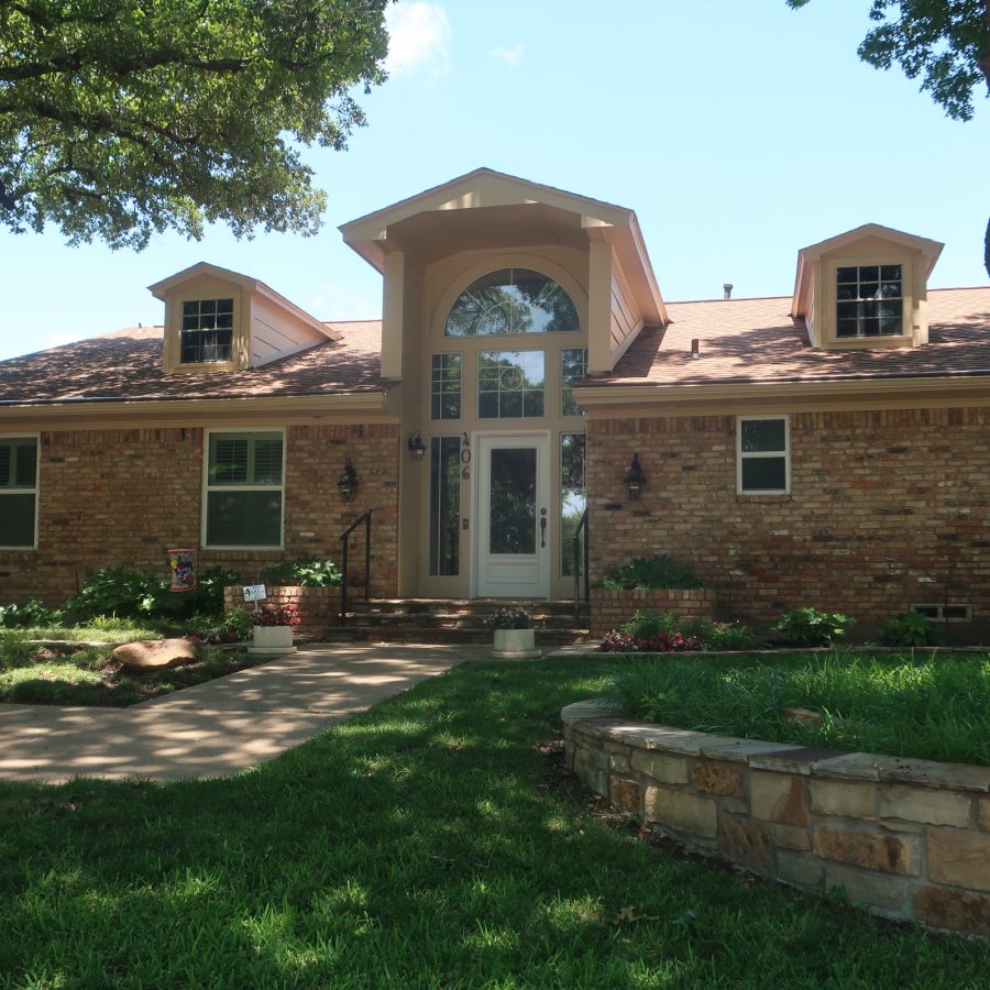 Older ranch style brick house in Canyon Creek Richardson