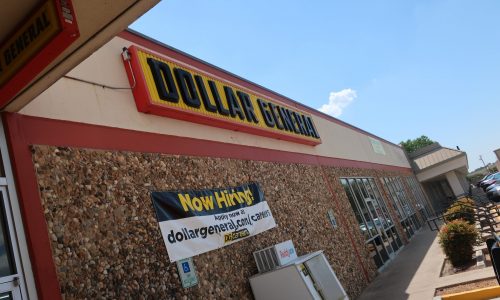 Exterior of Dollar General