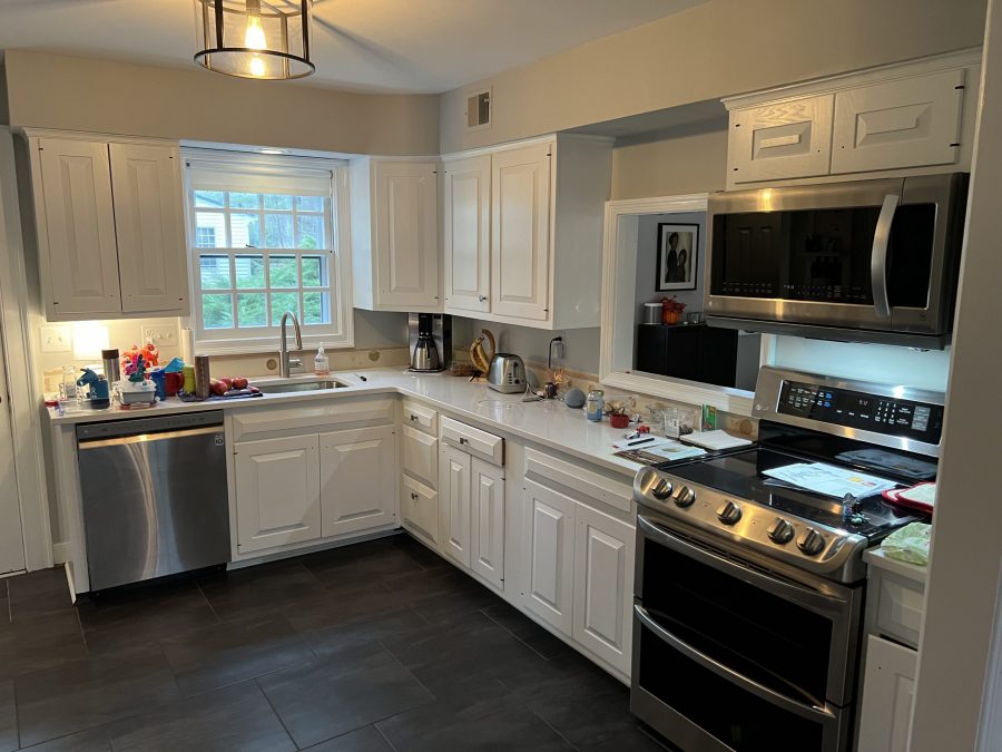 white kitchen cabinets Preview Image 12